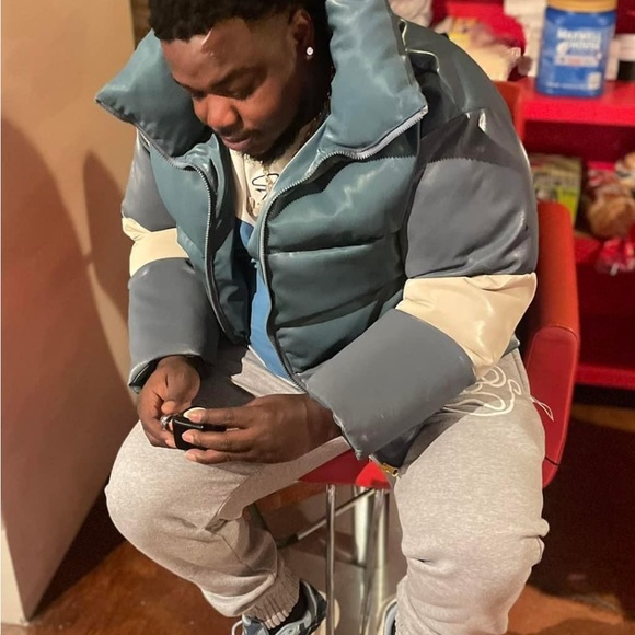 Very rare coat I promise u won’t see no one with it super luxury - Picture 5 of 9